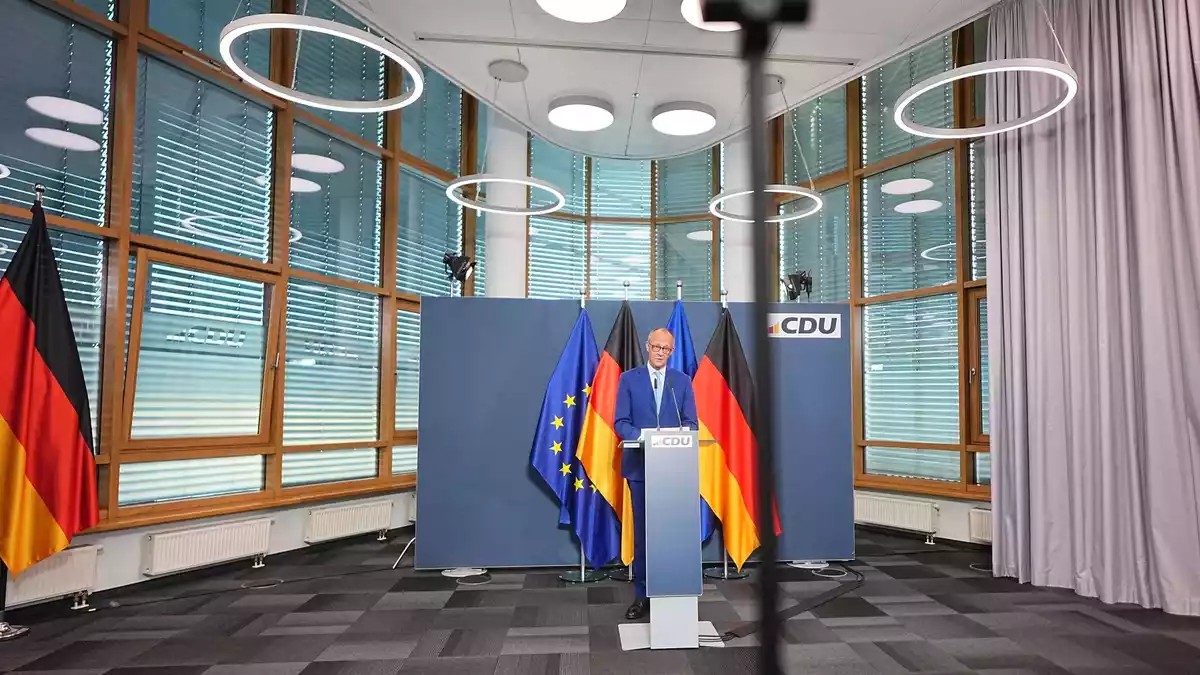 Der Kanzler spricht von einem «Desaster» - aber er will kämpfen.  - Bild: Michael Kappeler/dpa
