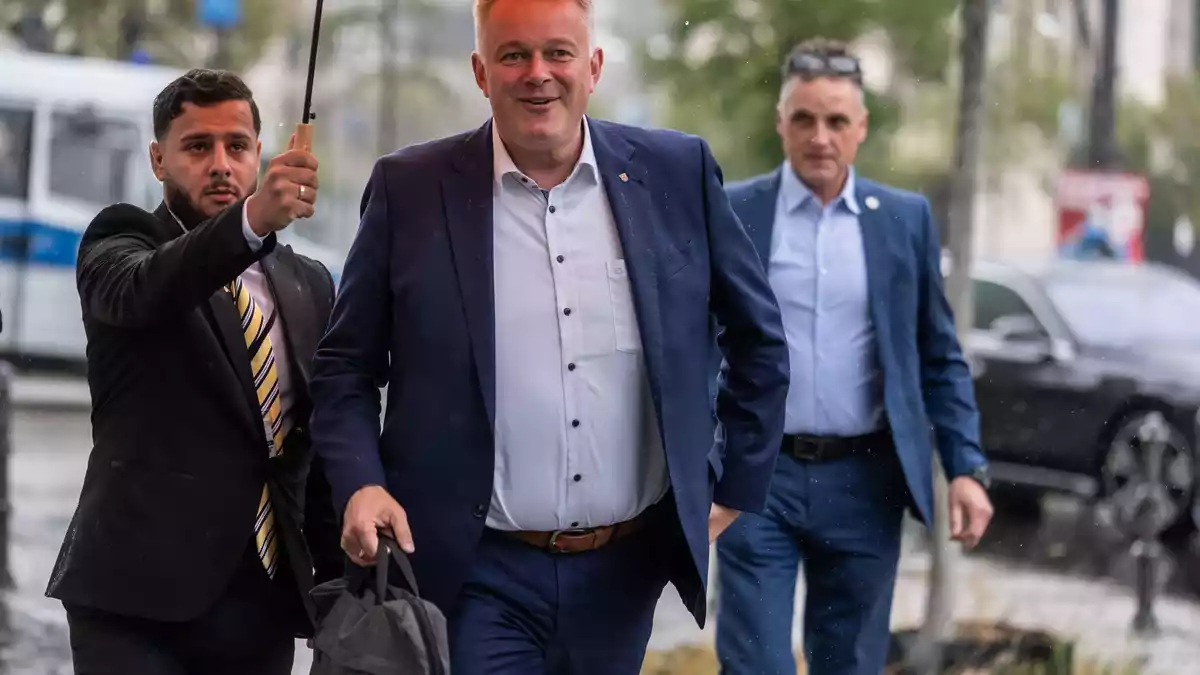 «Der Schlag sitzt tief», sagt der rheinland-pfälzische Ministerpräsident Gordon Schnieder über die Ergebnisse für die CDU.  - Bild: Michael Kappeler/dpa