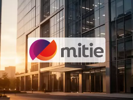 Modernes Bürogebäude bei Sonnenuntergang als Symbol für Unternehmenswachstum und strategische Akquisitionen - Foto: über boerse-global.de