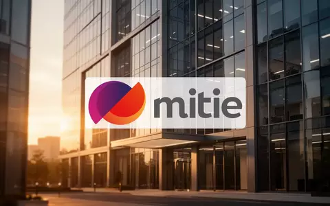 Modernes Bürogebäude bei Sonnenuntergang als Symbol für Unternehmenswachstum und strategische Akquisitionen - Foto: über boerse-global.de