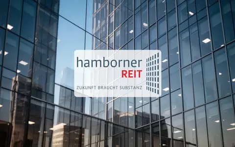 Moderne Glasfassade eines Bürogebäudes als Symbol für Immobilieninvestitionen und Marktstabilität. - Foto: über boerse-global.de