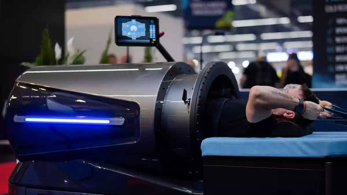 Wie verlängert man sein Leben? Auf einer Fitnessmesse wurden Geräte vorgestellt. (Archivbild) - Bild: Rolf Vennenbernd/dpa