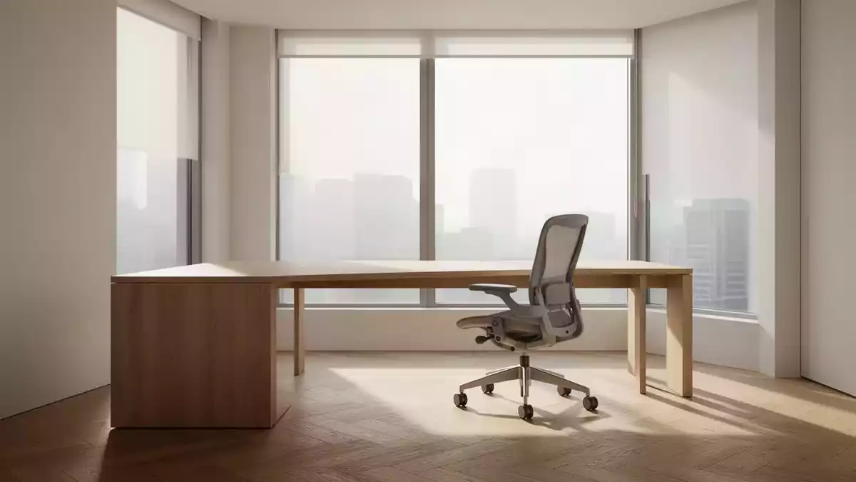 Rückenschmerzen durch Sitzen: Was Bewegung und Ergonomie bewirken