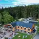 Im Frühjahr 2025 eröffnet, nimmt das Naturhotel «Basislager Fichtelberg» vor allem Aktivtouristen wie Wanderer und Mountainbiker in den Blick.  - Bild: Hendrik Schmidt/dpa