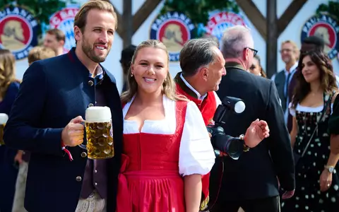  Harry Kane und seine Frau beim Besuch des Okterberfests. - Foto: Sven Hoppe/dpa