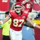 Travis Kelce jubelte über einen Touchdown und einen guten Auftritt. - Bild: Charlie Riedel/AP/dpa