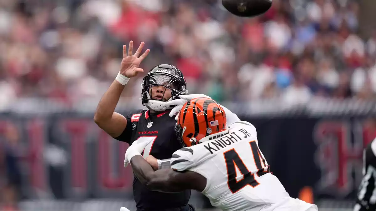 Die Texans-Offensive um C.J. Stroud kam gegen die Bengals nie ins Rollen. - Bild: David J. Phillip/AP/dpa