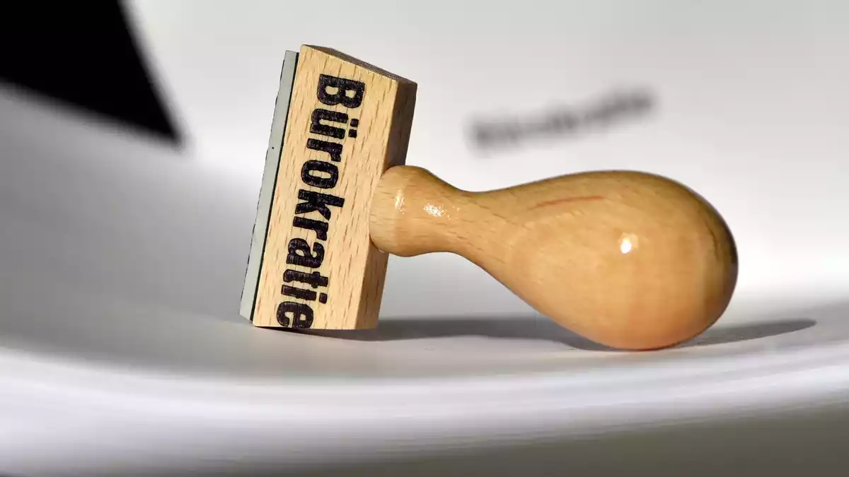 Bürokratie ist das Schreckgespenst der deutschen Wirtschaft - noch vor Energie- und Arbeitskosten. (Symbolbild) - Bild: Ralf Hirschberger/dpa-Zentralbild/dpa