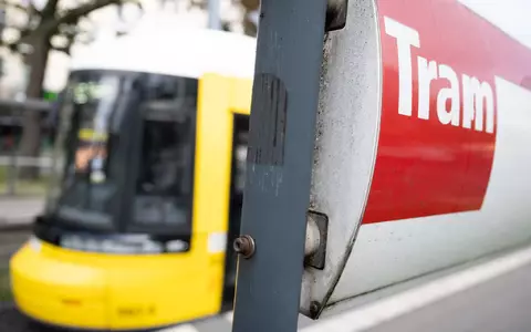 Busse, Bahnen und Straßenbahnen befördern Millionen Fahrgäste. (Symbolbild) - Foto: Sebastian Gollnow/dpa
