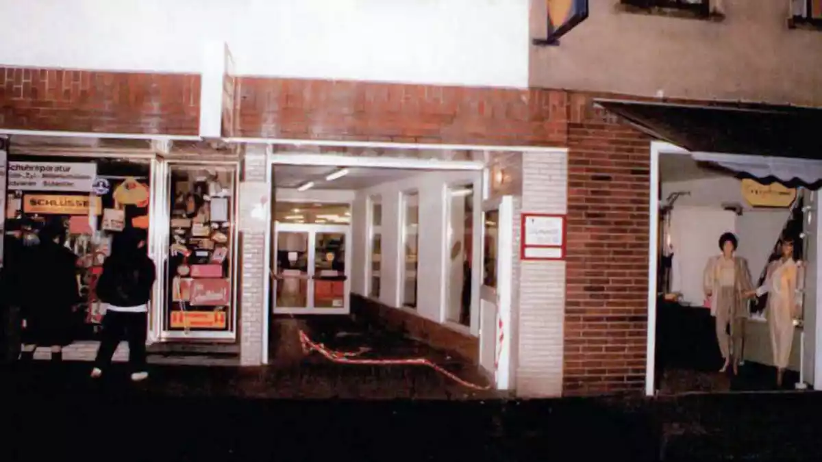 POL-KR: Mord verjährt nicht. Der Niederrhein erinnert sich. | Raubmord im Lidl: Wer tötete Sonja K. im Jahr 1995? - Bild: presseportal.de