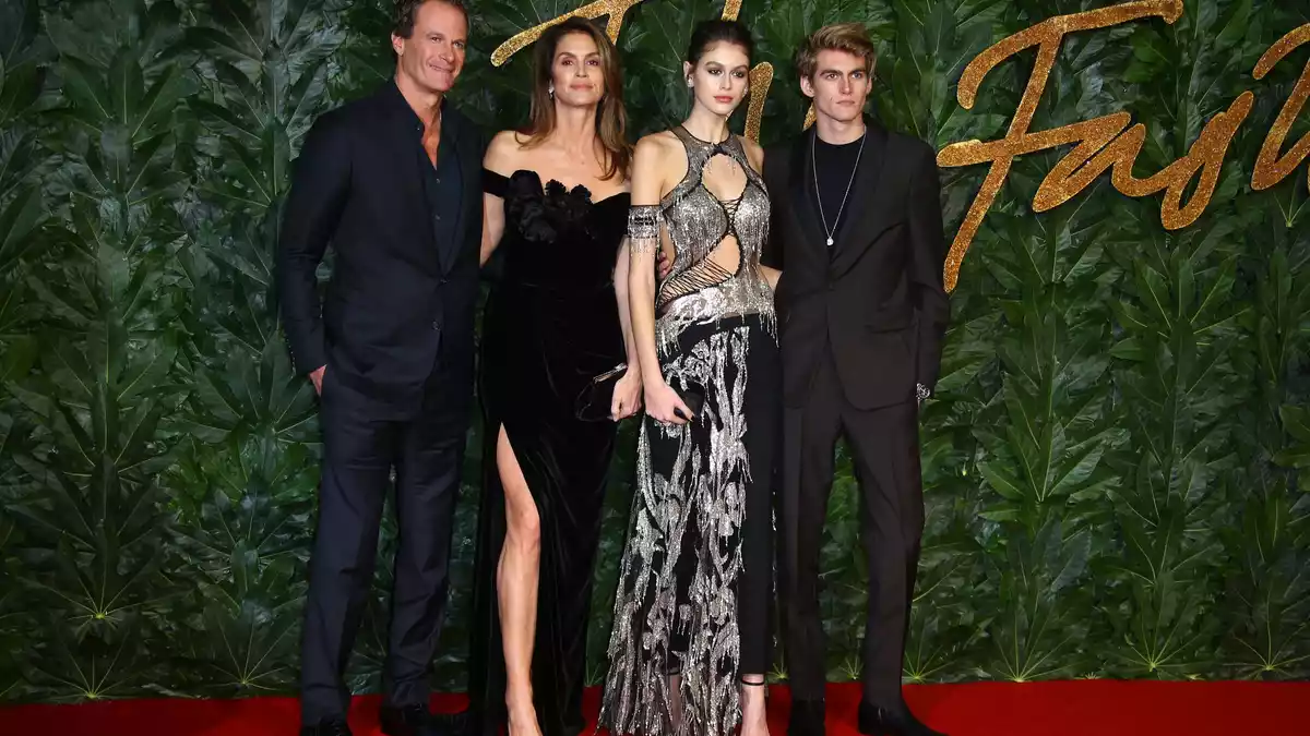 Beide Kinder von Rande Gerber und Cindy Crawford, Kaia und Presley Gerber (von links nach rechts), sind ebenfalls Models geworden. (Archivbild) - Bild: Joel C Ryan/Invision/AP/dpa