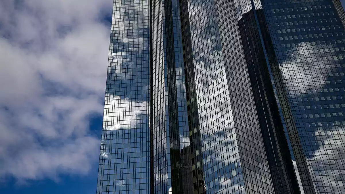 Deutschlands größtes Geldhaus sieht wachsendes Interesse von Investoren an Europa. - Bild: Arne Dedert/dpa