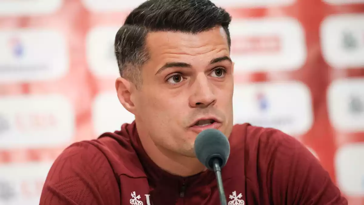 Xhaka gibt nun zu: Die Impfbestätigung war erworben.  - Bild: Christian Charisius/dpa
