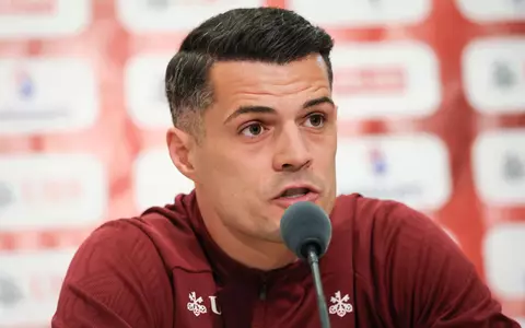 Xhaka gibt nun zu: Die Impfbestätigung war erworben.  - Foto: Christian Charisius/dpa
