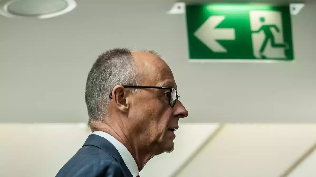 Der Kanzler steht schon seit Wochen unter Druck - und die Wahlergebnisse in Berlin und Mecklenburg-Vorpommern machen die Lage nicht einfacher. - Bild: Michael Kappeler/dpa