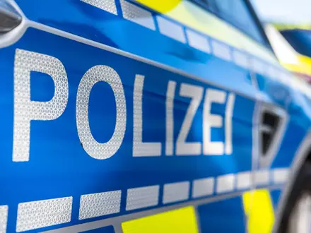 Der Einbrecher wurde beim Löffeln ertappt. (Symbolbild) - Foto: David Inderlied/dpa
