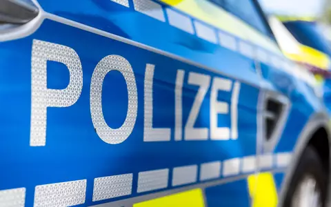 Der Einbrecher wurde beim Löffeln ertappt. (Symbolbild) - Foto: David Inderlied/dpa