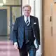 Zeuge Otmar Kury auf dem Weg in den Gerichtssaal. - Bild: Daniel Bockwoldt/dpa