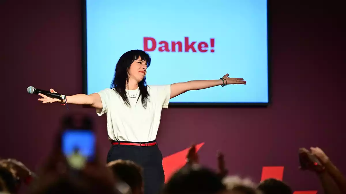 Nach ihrem deutlichen Wahlsieg in Berlin will die Linke unter Elif Eralp den Volksentscheid umsetzen. (Archivbild) - Bild: Sebastian Gollnow/dpa