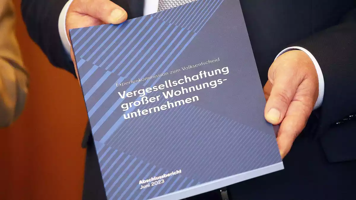 Nach dem Volksentscheid prüfte eine Expertenkommission die Verfassungskonformität einer Vergesellschaftung. (Archivbild) - Bild: Wolfgang Kumm/dpa