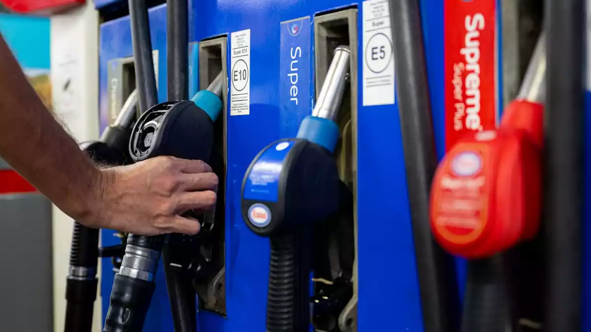 Tanken ist teuer geworden. (Archivbild) - Bild: Lennart Preiss/dpa