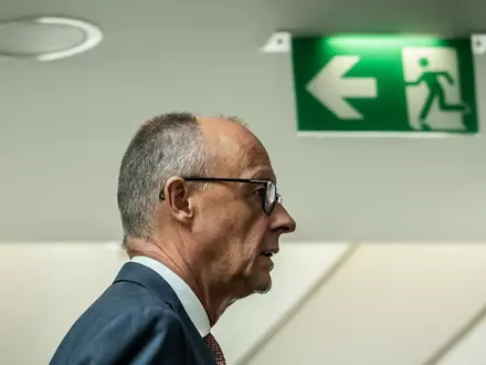 Der Kanzler steht schon seit Wochen unter Druck - und die Wahlergebnisse in Berlin und Mecklenburg-Vorpommern machen die Lage nicht einfacher. - Foto: Michael Kappeler/dpa
