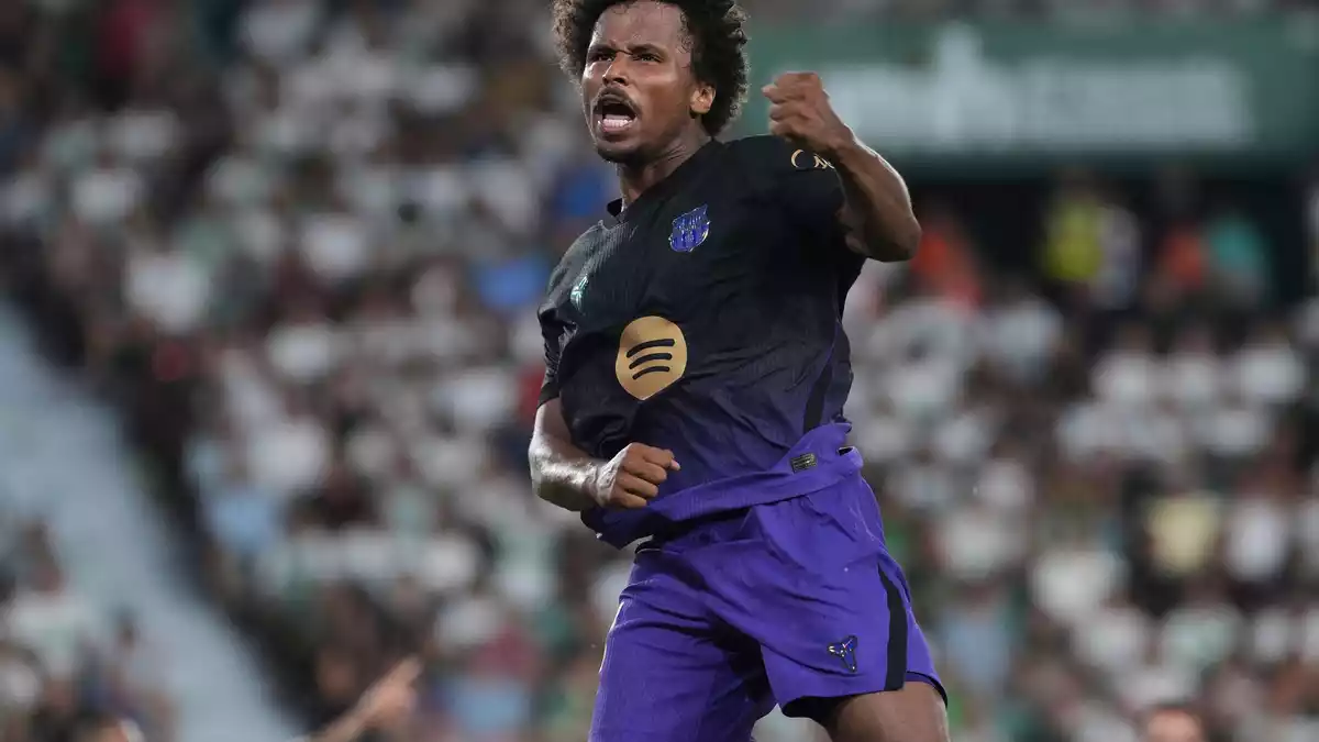 Top gestartet beim FC Barcelona: Turbo-Angreifer Karim Adeyemi. (Archivbild) - Bild: Alberto Saiz/AP/dpa