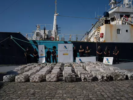 Der spanische Zoll hat auf einem polnischen Segelboot 2,1 Tonnen Kokain beschlagnahmt.  - Foto: Adrián Irago/EUROPA PRESS/dpa