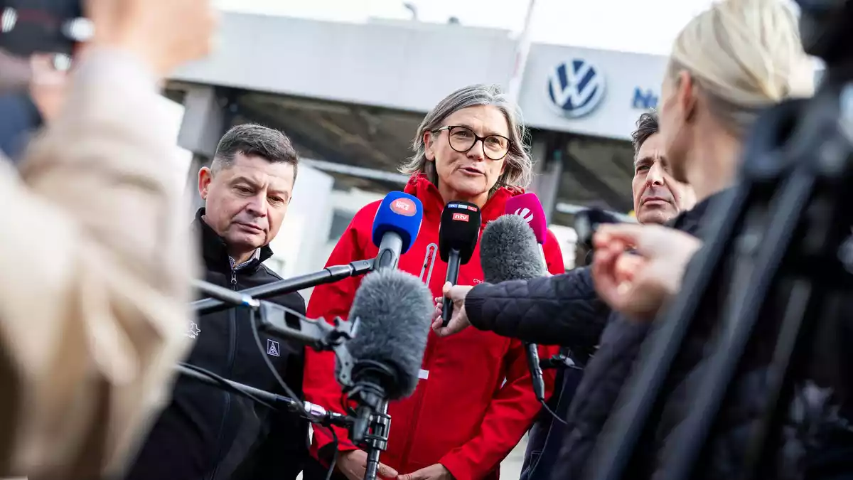 IG-Metall-Chefin Benner sprach am Montag in Wolfsburg und Hannover.  - Bild: Michael Matthey/dpa
