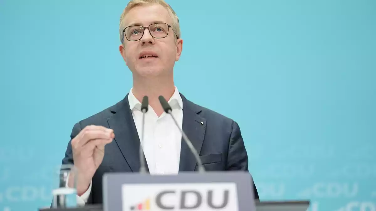 CDU-Spitzenkandidat Stefan Evers kann sich nach der Berlin-Wahl Gespräche mit den Parteien der Mitte vorstellen.  - Bild: Kay Nietfeld/dpa