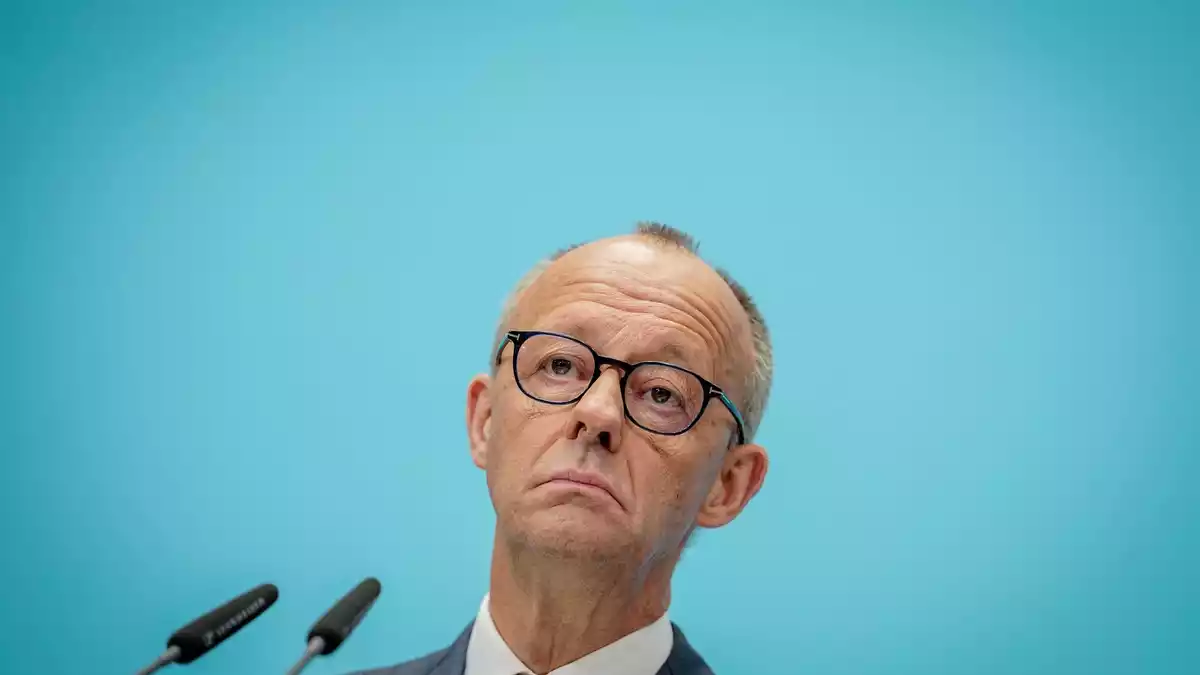 Der Kanzler sieht keine Personaldebatte in der Parteiführung. - Bild: Kay Nietfeld/dpa
