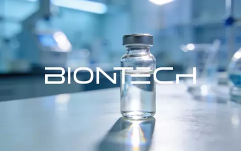 Abstrakte Darstellung moderner biotechnologischer Forschung in einem sterilen Labor mit Fokus auf medizinische Innovation. - Foto: über boerse-global.de