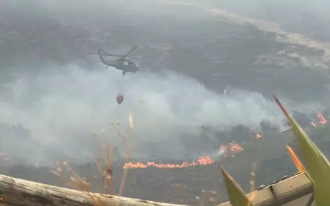 Hunderte Einsatzkräfte sind an der Bekämpfung der Flammen beteiligt. - Foto: colprensa / Akt. Bifu/Colprensa/dpa