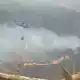Hunderte Einsatzkräfte sind an der Bekämpfung der Flammen beteiligt. - Bild: colprensa / Akt. Bifu/Colprensa/dpa