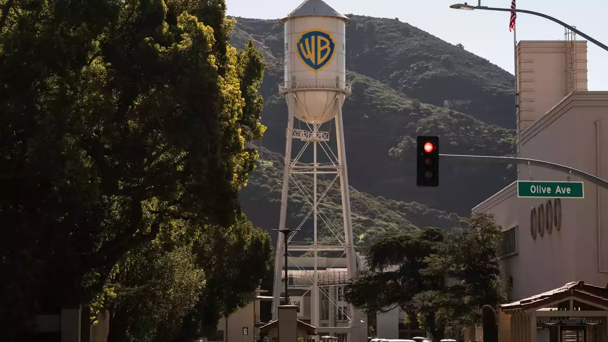 Die Klage der Bundesstaaten blockierte die Übernahme von Warner Brothers durch Paramount seit Monaten. (Archivbild) - Bild: Jae C. Hong/AP/dpa