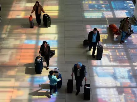 Am Flughafen LaGuardia in New York ist der Flugverkehr seit dem frühen Morgen beeinträchtigt. (Archivbild) - Foto: Seth Wenig/AP/dpa