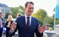 Wo immer er hinkommt, überall wartet auf Hendrik Wüst dieselbe Frage.  - Foto: Christoph Reichwein/dpa