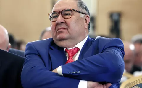 Der Oligarch Alischer Usmanow ist in Europa als langjähriger Präsident des Fecht-Weltverbandes FIE und als früherer Anteilseigner des englischen Fußballclubs FC Arsenal bekannt. (Archivbild) - Foto: Yuri Kochetkov/epa/dpa