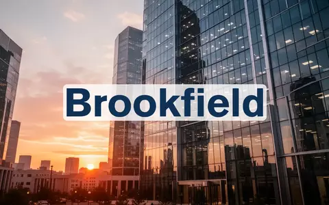 Moderner Bürokomplex mit Glasfassade bei Sonnenaufgang als Symbol für Finanzwachstum und institutionelle Stabilität - Foto: über boerse-global.de
