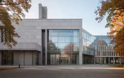 Moderne Fassade eines Berliner Regierungsgebäudes bei Tageslicht. - Foto: über boerse-global.de