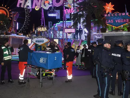 Ein Kriseninterventionsteam musste Augenzeugen des Unfalls betreuen. - Foto: Felix Hörhager/dpa