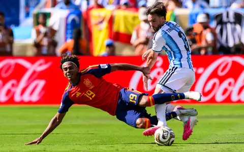 In den Live-Bildern der Fußball-WM 2026 sind Zuschauer einer Analyse zufolge regelrecht mit Werbung für potenziell gesundheitsschädliche oder finanziell riskante Produkte überschwemmt worden. (Archivbild) - Foto: Tom Weller/dpa