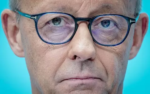 Will nicht aufgeben: Kanzler Friedrich Merz.  - Foto: Kay Nietfeld/dpa