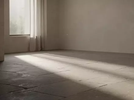 Ein minimalistischer, lichtdurchfluteter Raum mit sanften Schatten auf einem Steinboden, der Ruhe und kognitive Entwicklung symbolisiert. - Foto: über boerse-global.de