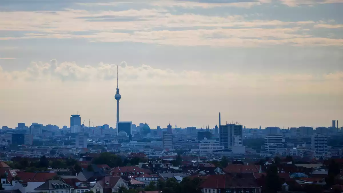 Standort Berlin: Bald Produktion von Satelliten geplant. (Archivbild) - Bild: Christoph Soeder/dpa