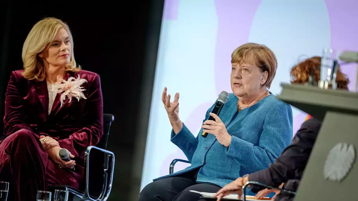 Merkel warb für einen weiten Begriff der Demokratie. - Bild: Kay Nietfeld/dpa