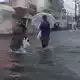 Eine Straße in Ichikawa in der Nähe von Tokio ist aufgrund des Taifuns «Dujuan» überflutet. - Bild: -/kyodo/dpa