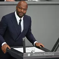 Kommt der Tankrabatt auch bei den Verbrauchern an? Ja, sagt SPD-Politiker Armand Zorn. (Archivbild) - Foto: Michael Brandt/dpa
