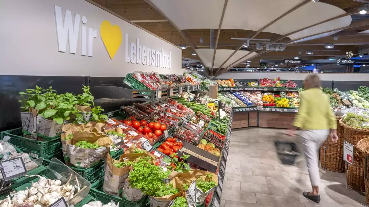 EDEKA erneut auf Platz 1: Zum zehnten Mal ausgezeichnet für Obst- und Gemüsekompetenz - Bild: presseportal.de