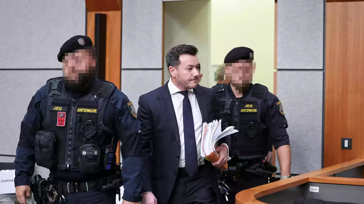 Der Investor René Benko steht erneut in Innsbruck vor Gericht. - Bild: Expa/Johann Groder/APA/dpa